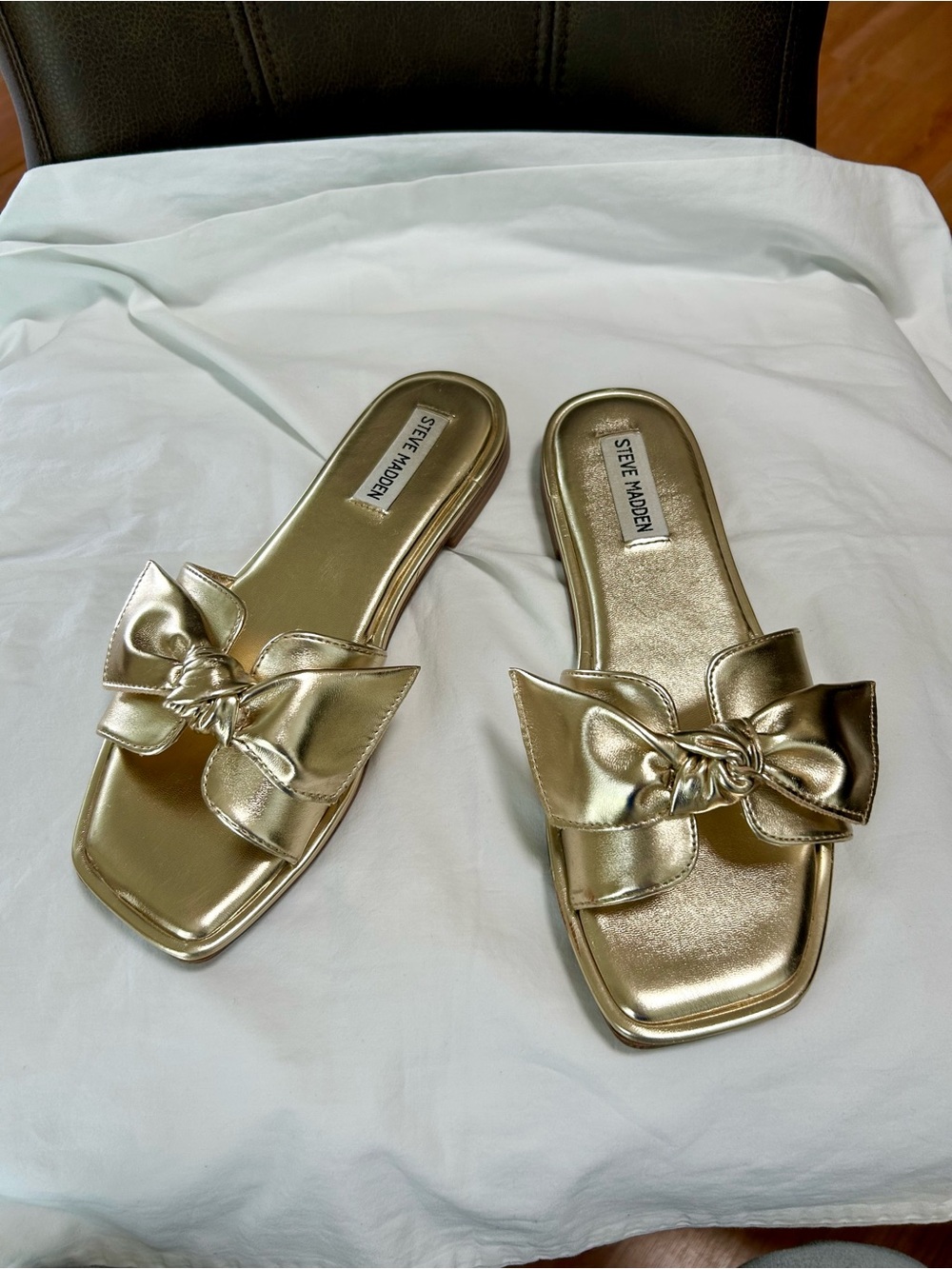 Steve Madden Metallic Gold Knot Bow Slide Sandals Size 8